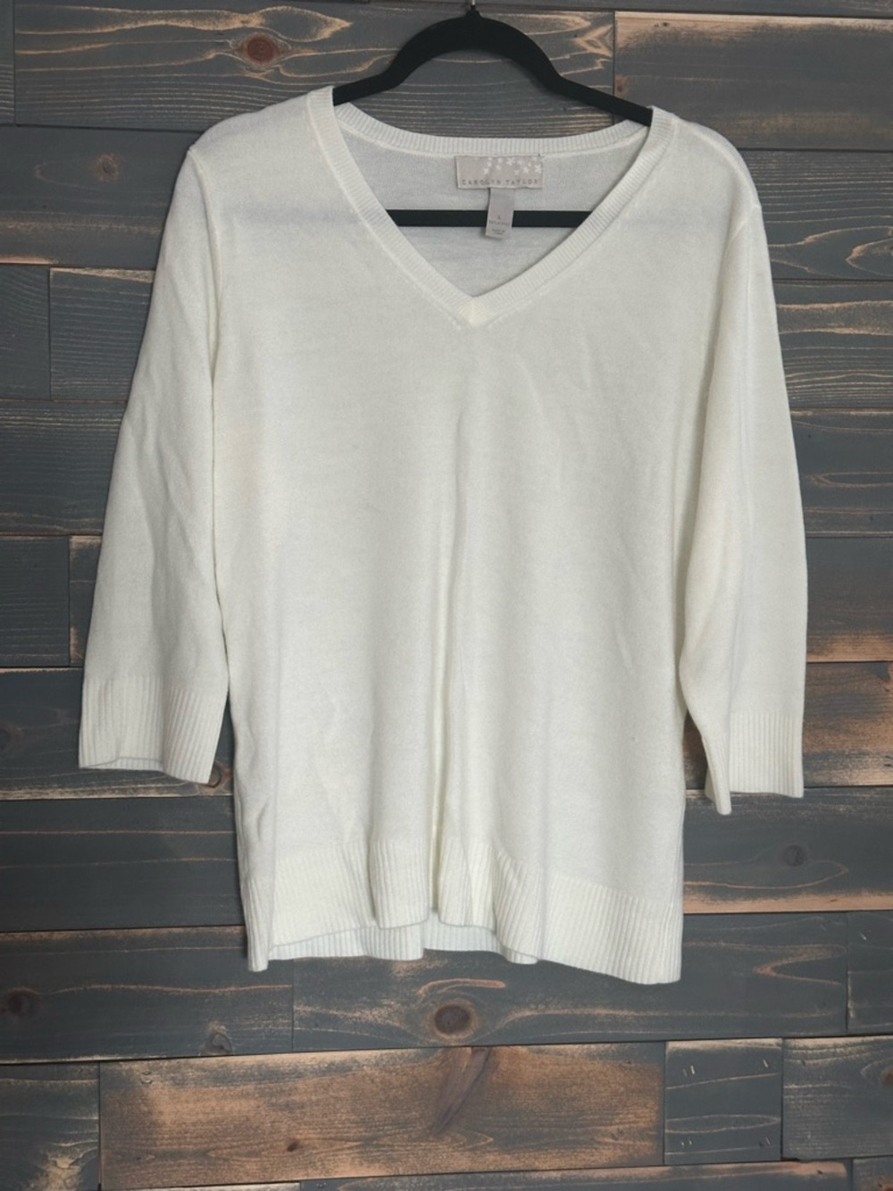 NWOT Women's  V-Neck Sweater - Lightweight Pullover